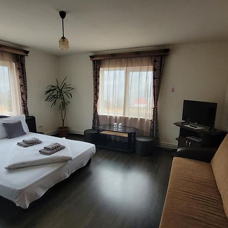 Apartament Tiatim Apartment วาตราดอร์เนย์ ภายนอก รูปภาพ