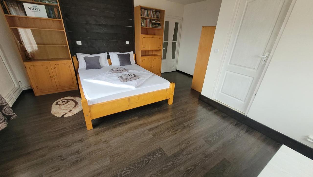 Apartament Tiatim Apartment วาตราดอร์เนย์ ภายนอก รูปภาพ
